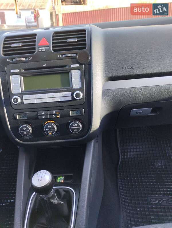 Хэтчбек Volkswagen Golf 2007 в Вишневце