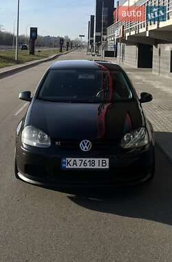 Хетчбек Volkswagen Golf 2004 в Києві