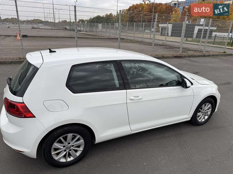 Хэтчбек Volkswagen Golf 2015 в Львове