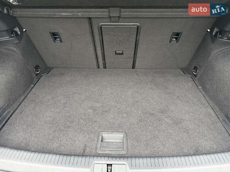 Хэтчбек Volkswagen Golf 2015 в Львове
