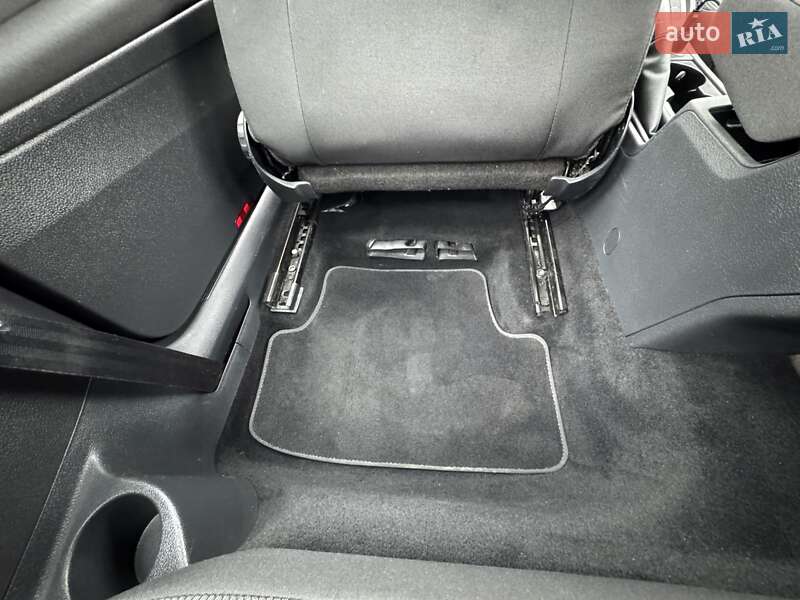 Хэтчбек Volkswagen Golf 2015 в Львове