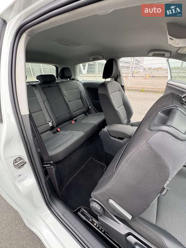 Хэтчбек Volkswagen Golf 2015 в Львове