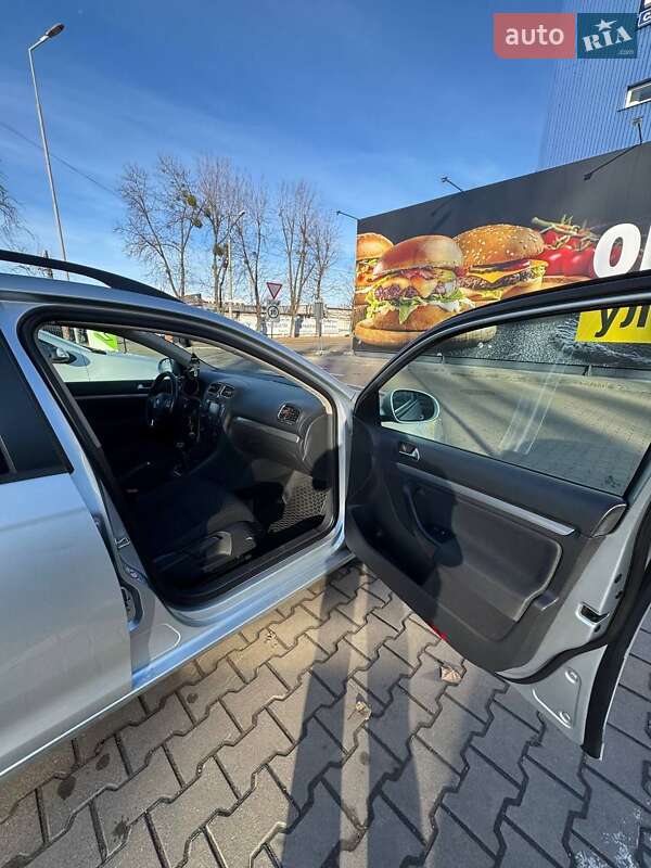 Універсал Volkswagen Golf 2011 в Києві