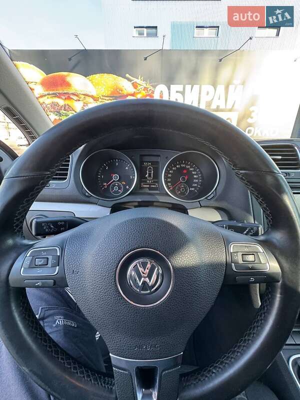 Універсал Volkswagen Golf 2011 в Києві