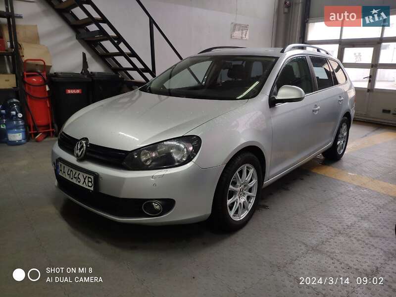 Універсал Volkswagen Golf 2011 в Києві