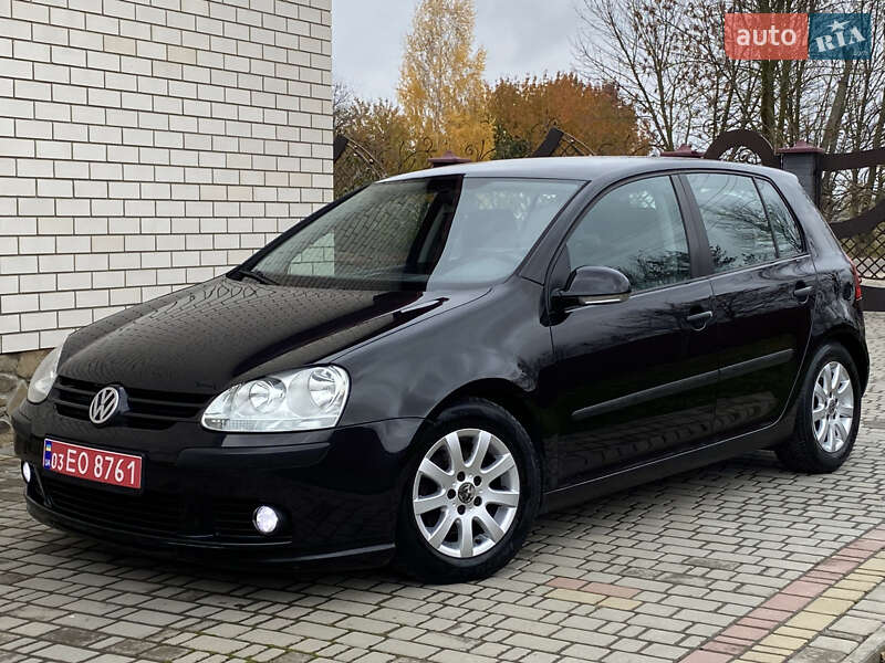 Хетчбек Volkswagen Golf 2004 в Луцьку