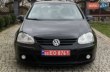 Хетчбек Volkswagen Golf 2004 в Луцьку