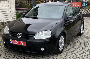 Хетчбек Volkswagen Golf 2004 в Луцьку