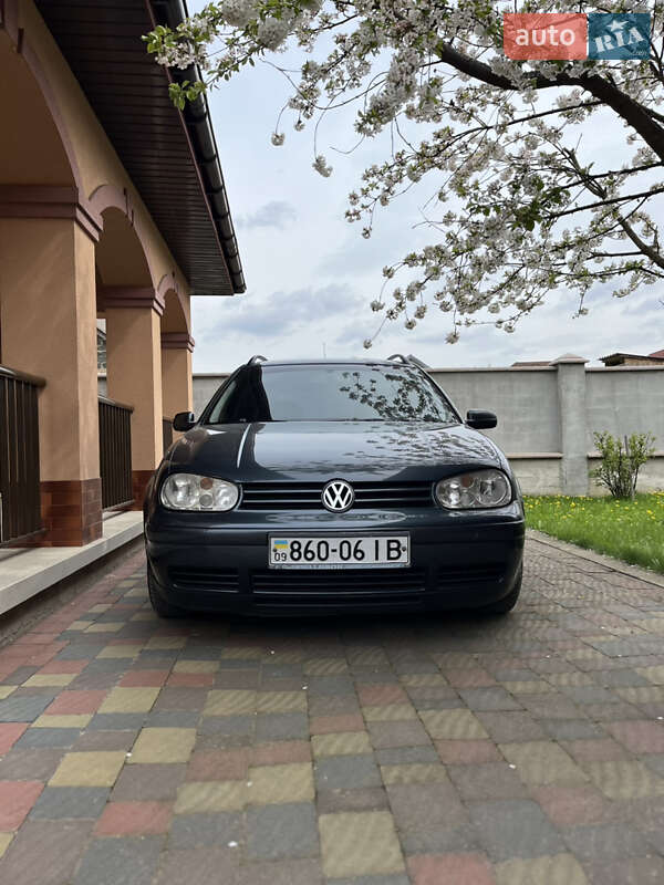 Универсал Volkswagen Golf 2003 в 
