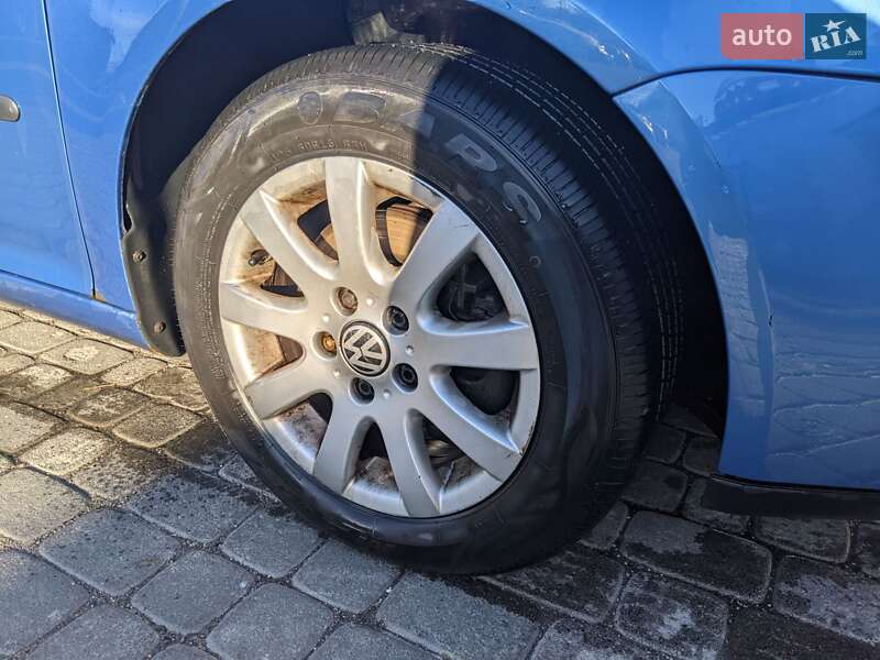 Хетчбек Volkswagen Golf 2003 в Хмельницькому