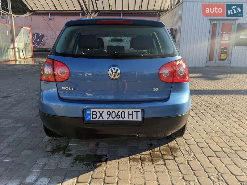 Хетчбек Volkswagen Golf 2003 в Хмельницькому
