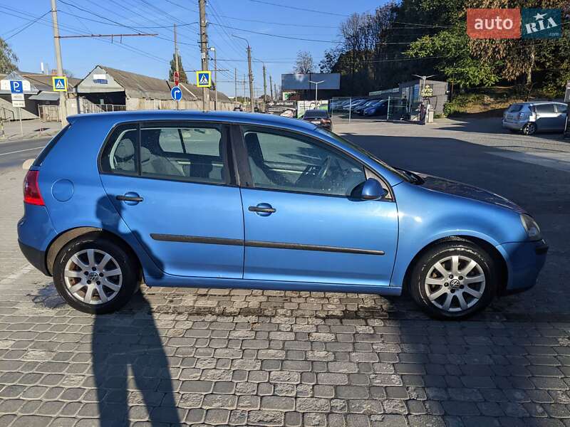 Хетчбек Volkswagen Golf 2003 в Хмельницькому