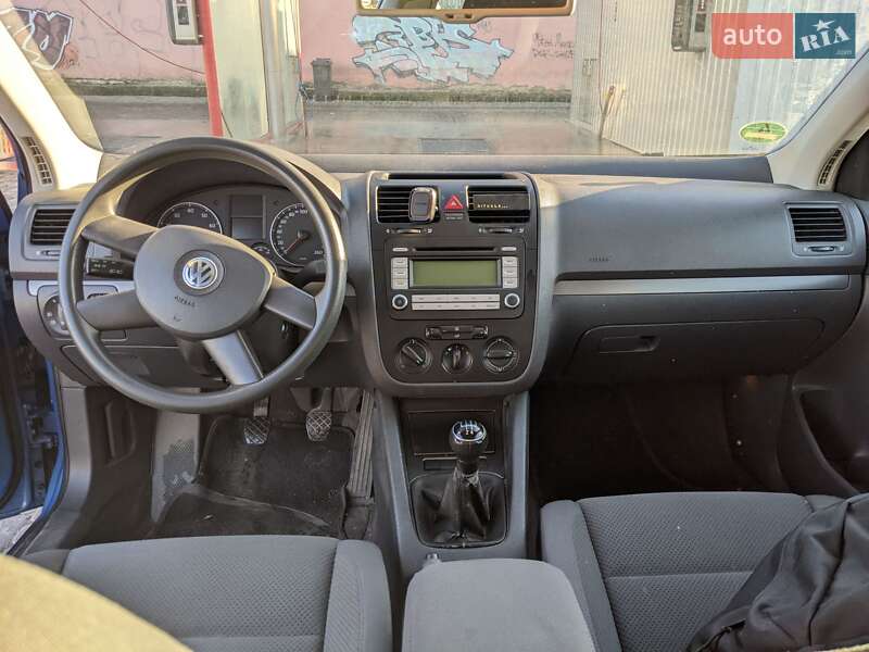 Хетчбек Volkswagen Golf 2003 в Хмельницькому