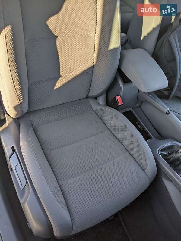 Хетчбек Volkswagen Golf 2003 в Хмельницькому