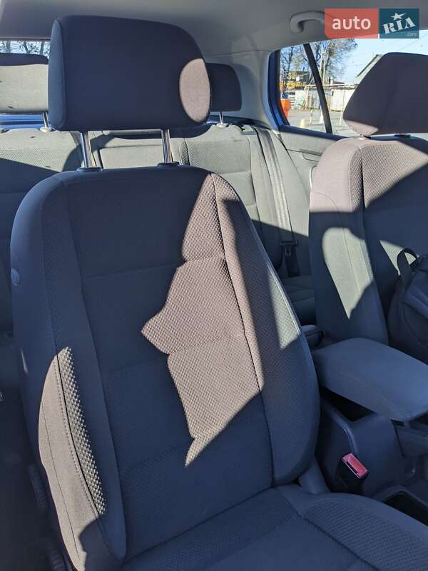 Хетчбек Volkswagen Golf 2003 в Хмельницькому