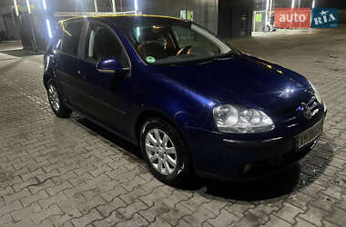 Хетчбек Volkswagen Golf 2004 в Радомишлі