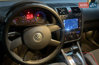 Хетчбек Volkswagen Golf 2004 в Радомишлі