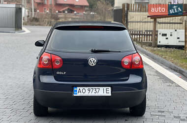 Хетчбек Volkswagen Golf 2004 в Міжгір'ї