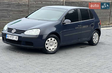 Хетчбек Volkswagen Golf 2004 в Міжгір'ї