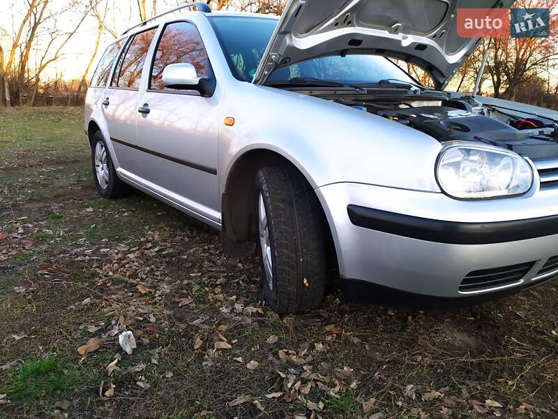 Універсал Volkswagen Golf 2001 в Зіньківі