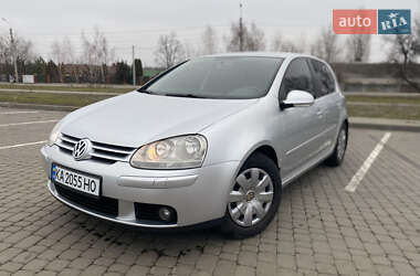 Хетчбек Volkswagen Golf 2006 в Новомосковську