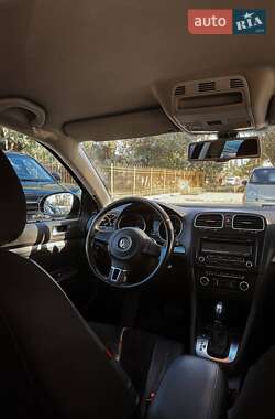 Хэтчбек Volkswagen Golf 2011 в 