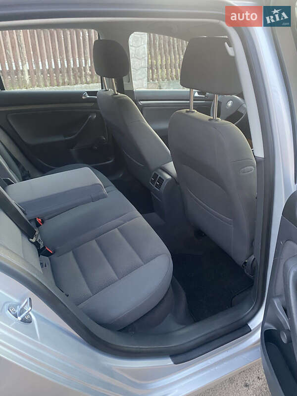 Хэтчбек Volkswagen Golf 2006 в Коростышеве