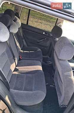 Універсал Volkswagen Golf 2000 в 