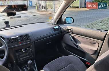 Універсал Volkswagen Golf 2000 в 