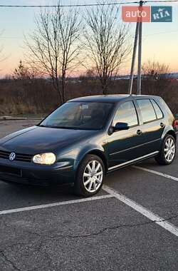 Хетчбек Volkswagen Golf 2002 в Чернівцях