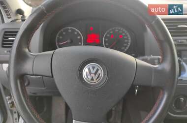 Хетчбек Volkswagen Golf 2006 в Сарнах