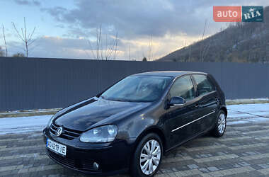 Хэтчбек Volkswagen Golf 2008 в Сваляве