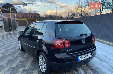 Хэтчбек Volkswagen Golf 2008 в Сваляве