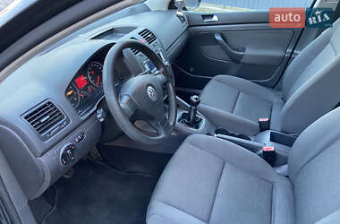 Хэтчбек Volkswagen Golf 2008 в Сваляве