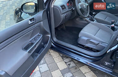 Хэтчбек Volkswagen Golf 2008 в Сваляве