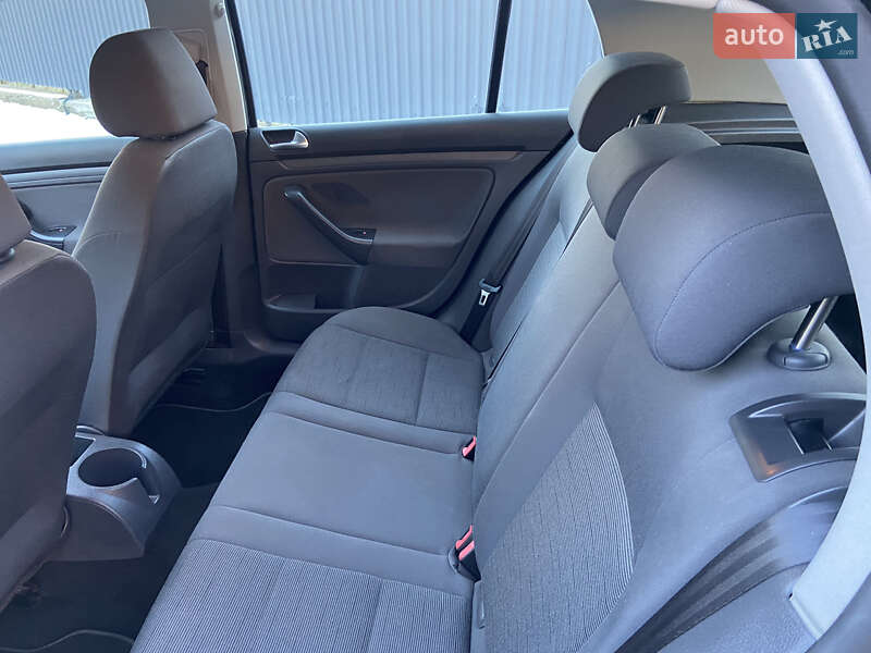 Хетчбек Volkswagen Golf 2008 в Сваляві