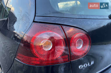 Хэтчбек Volkswagen Golf 2008 в Сваляве