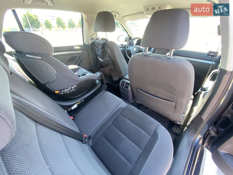 Універсал Volkswagen Golf 2009 в Києві