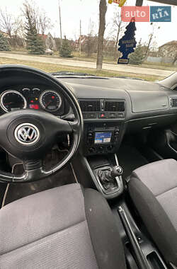 Хэтчбек Volkswagen Golf 2002 в Луцке