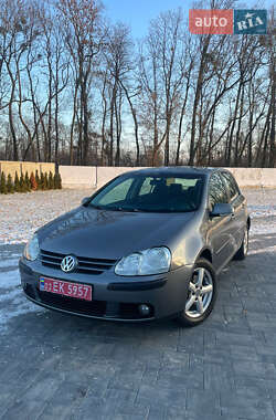 Хетчбек Volkswagen Golf 2005 в Луцьку