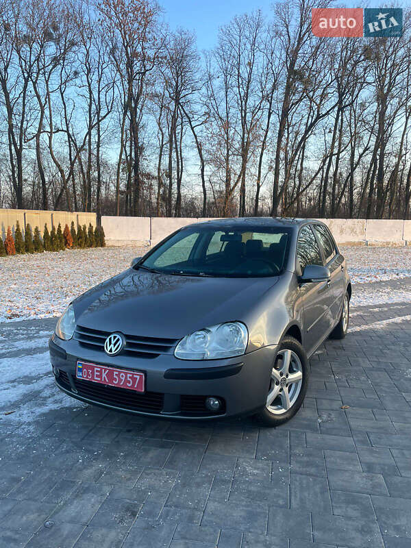 Хетчбек Volkswagen Golf 2005 в Луцьку