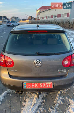 Хетчбек Volkswagen Golf 2005 в Луцьку