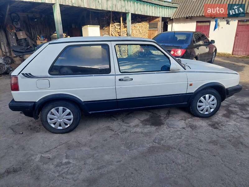 Хетчбек Volkswagen Golf 1988 в Сарнах