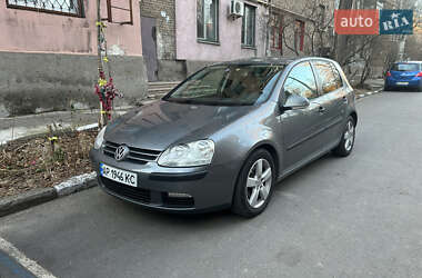 Хетчбек Volkswagen Golf 2004 в Запоріжжі