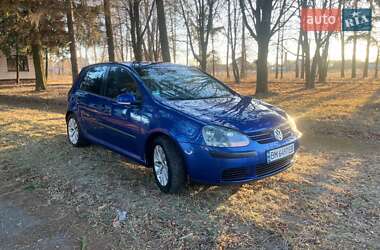 Хетчбек Volkswagen Golf 2004 в Ромнах