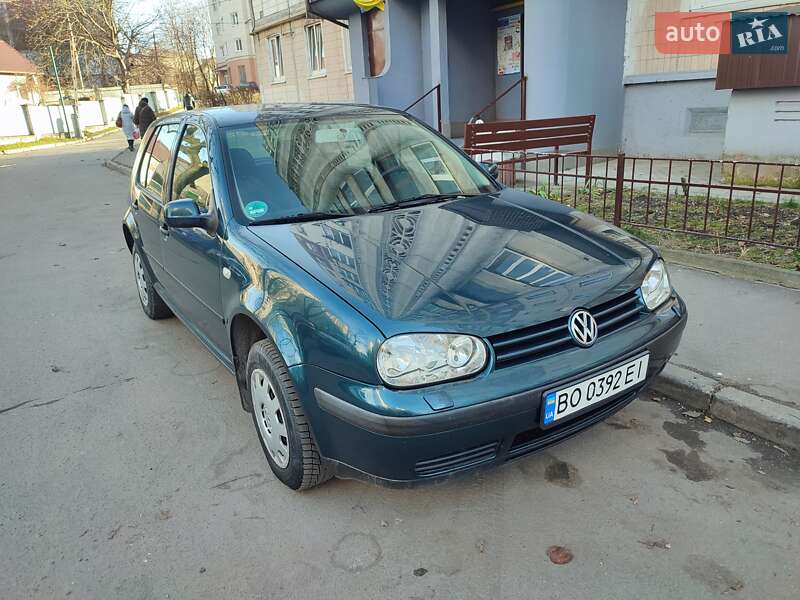 Хетчбек Volkswagen Golf 2002 в Тернополі
