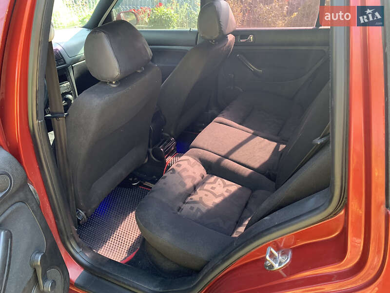 Універсал Volkswagen Golf 1999 в Чернівцях