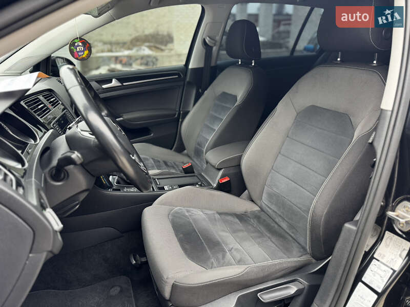 Хэтчбек Volkswagen Golf 2016 в Житомире