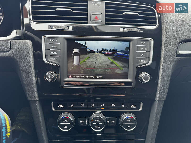 Хэтчбек Volkswagen Golf 2016 в Житомире