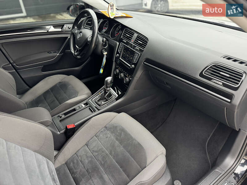 Хэтчбек Volkswagen Golf 2016 в Житомире